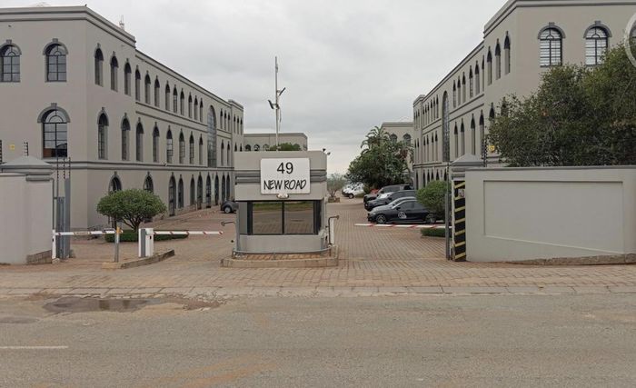 Midrand Central Business Unit For Sale: Reception, offices, boardroom, secure parking.