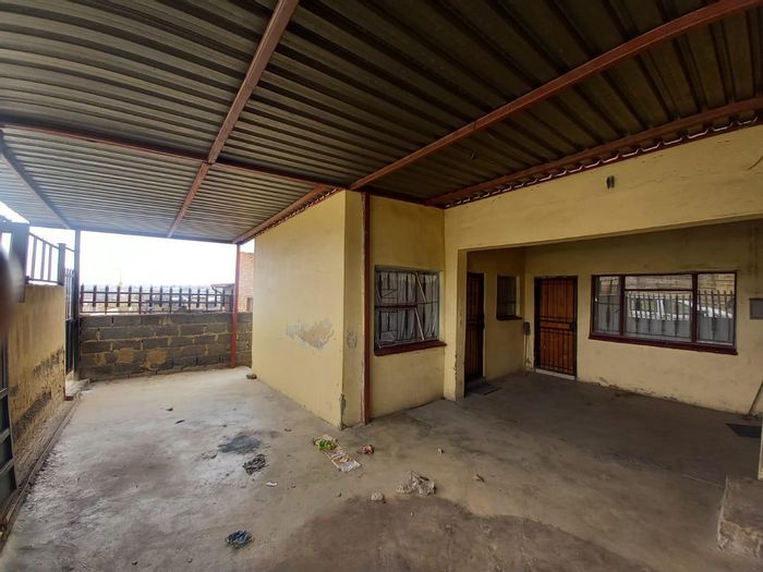 Tembisa Central House For Sale: 2 Bedrooms, 7 Rental Rooms, Investment Opportunity.