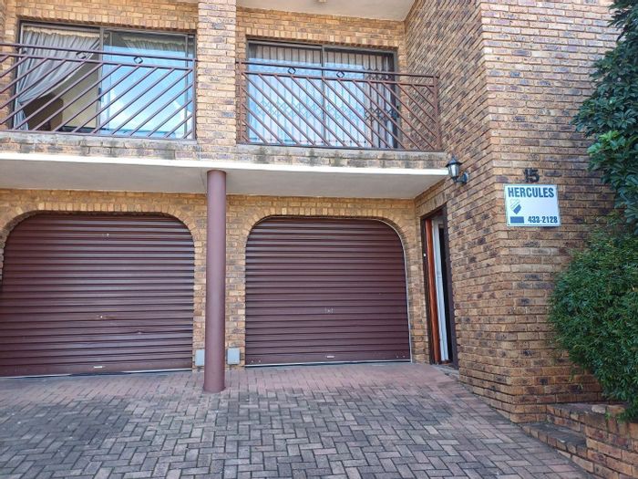 Ridgeway Townhouse For Sale: 2 Bedrooms, Enclosed Garden, Close to Amenities.