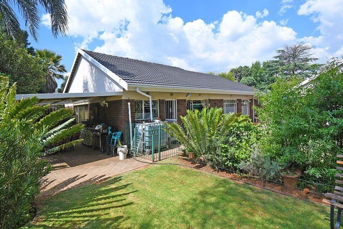 Bardene House For Sale: 3 Bedrooms, Study, Garden, Double Garage, Business Potential.