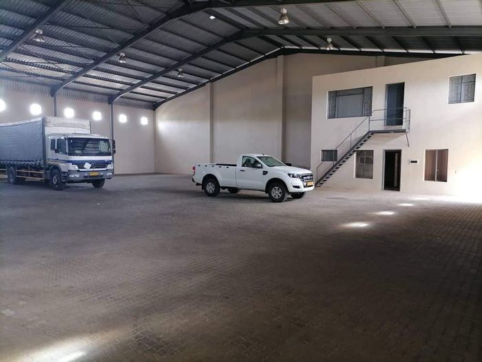 Northern Industrial Warehouse for Rent: 670m², Offices, Air-Conditioned, Immediate Availability!