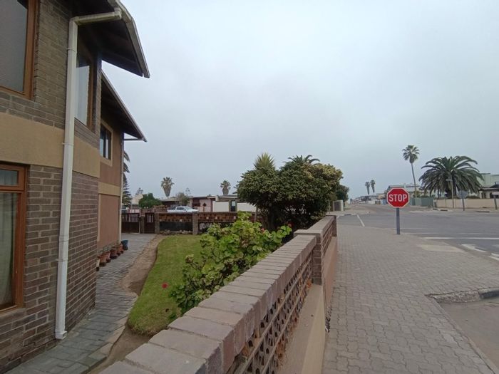 Vineta House For Sale: 4-bed home with flat, entertainment area, and double garage.