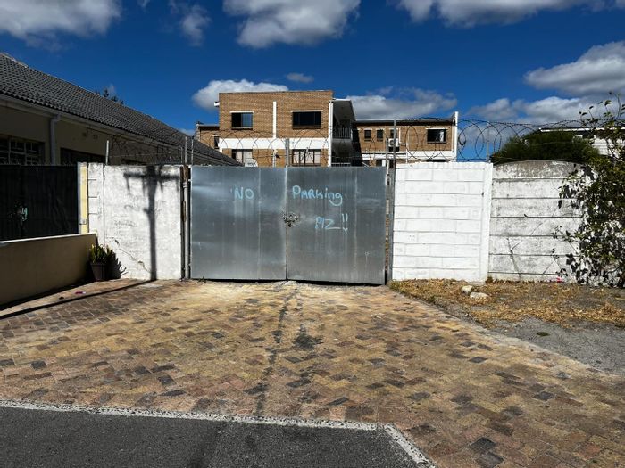 Prime vacant commercial land in Plumstead, available for immediate rent. 471 m².