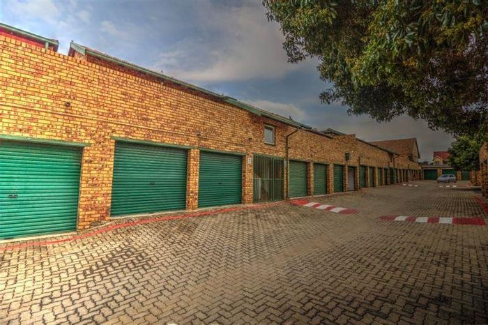 Property #2217992, Townhouse for sale in Kempton Park