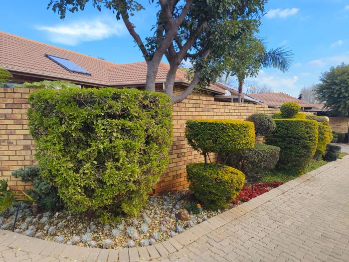 Property #2393568, Townhouse For Sale in Equestria