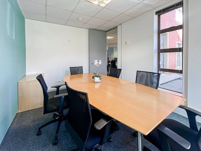 Office To Rent in Sunninghill: Private space, shared area, flexible terms, parking available.