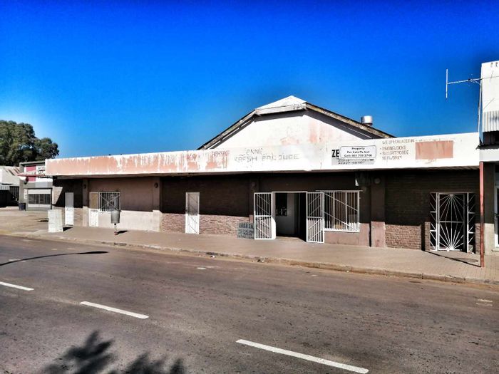 Business property for sale in Mariental Central: 23 offices, prime location.