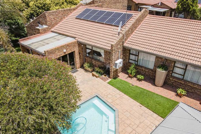 Glenvista House For Sale: 3 beds, pool, bachelor pad, security, solar panels.