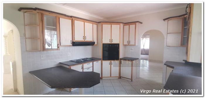 House to Rent in Pioniers Park: 4 beds, 3 baths, flat, entertainment area.