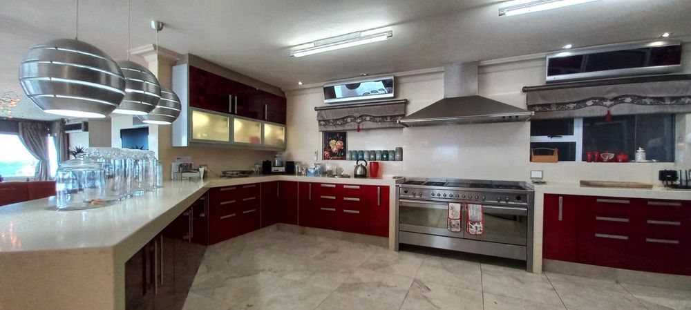 Modern, open plan, fully fitted kitchen with scullery and pantry