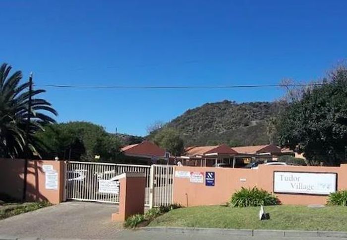 Cluster To Rent in Alan Manor: 2 beds, private garden, close to nature reserve.