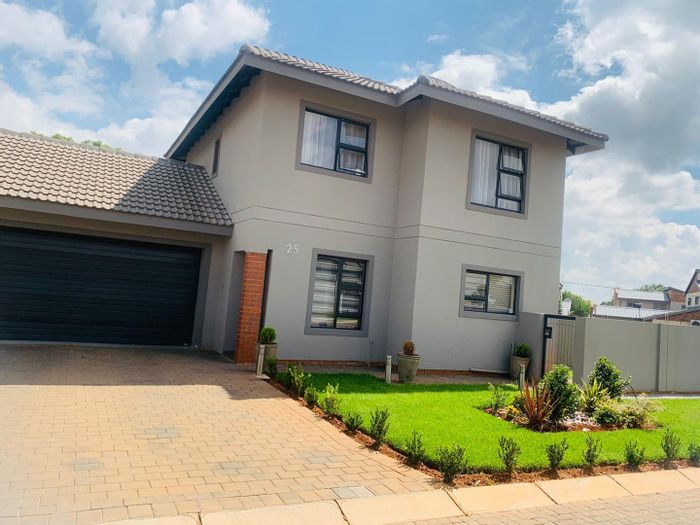 Property #2212088, Townhouse for sale in Kempton Park