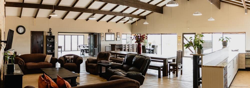 Open-plan lounge/dining area