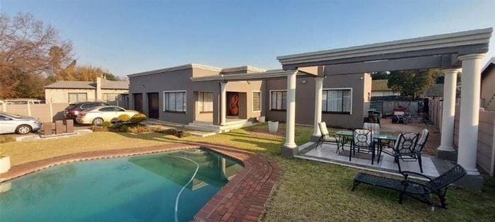 For Sale: Family house in Birch Acres Ext 3, 4 beds, study, double garage.