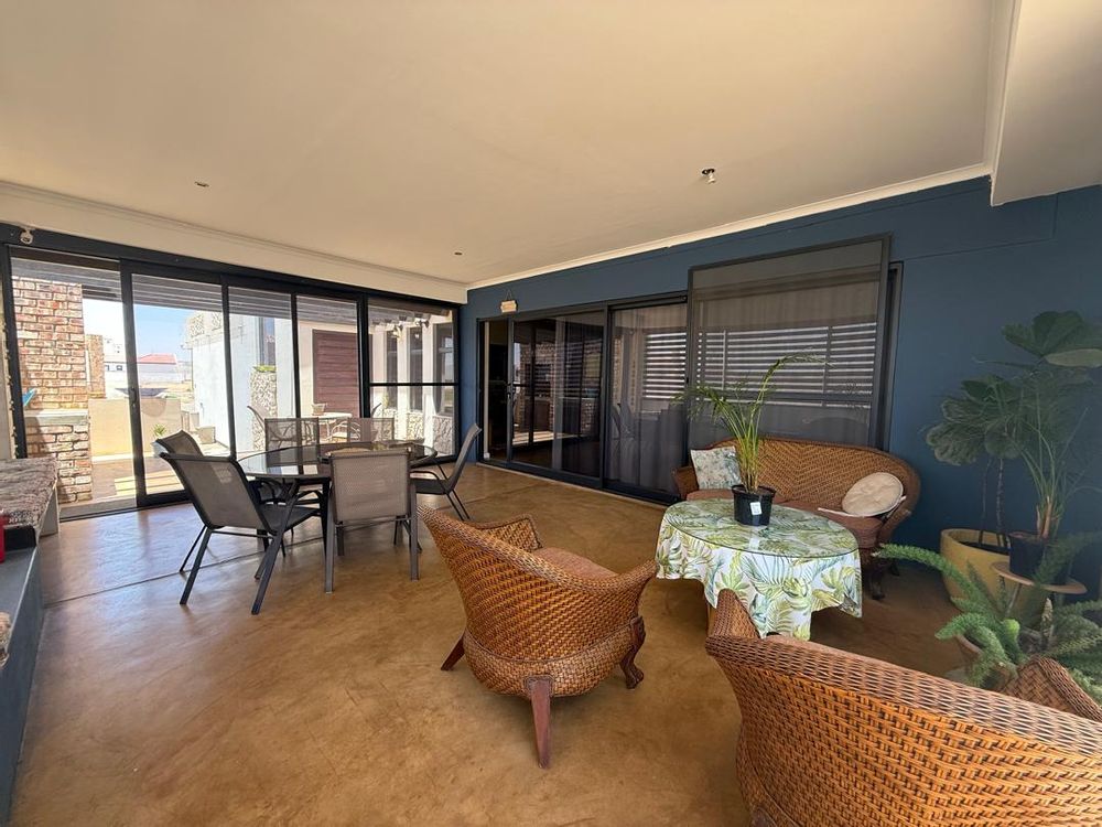 Indoor stoep area for entertainment