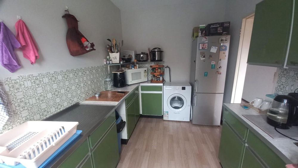 spacious kitchen even if it needs upgrading