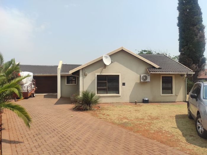 Property #2191136, House rental monthly in Dawn Park