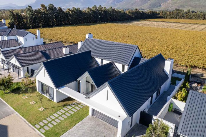 For Sale: House in Val De Vie Estate with pool, views, and equestrian amenities.