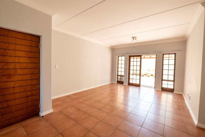 Property #2248069, Apartment rental monthly in Edenburg