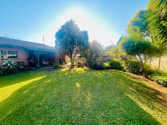 Vryheid Central House For Sale: 3 Bedrooms, entertainment area, garage, large garden.