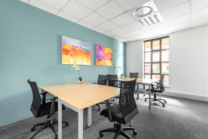 Bryanston Office To Rent: Private space, shared area, networking, flexible layouts available.