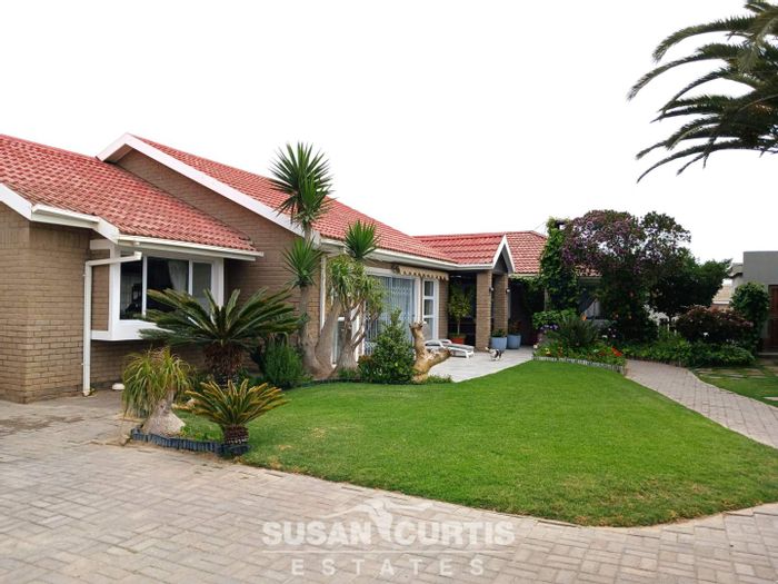 Ocean View House For Sale: 3 bedrooms, flatlet, BBQ areas, security features.