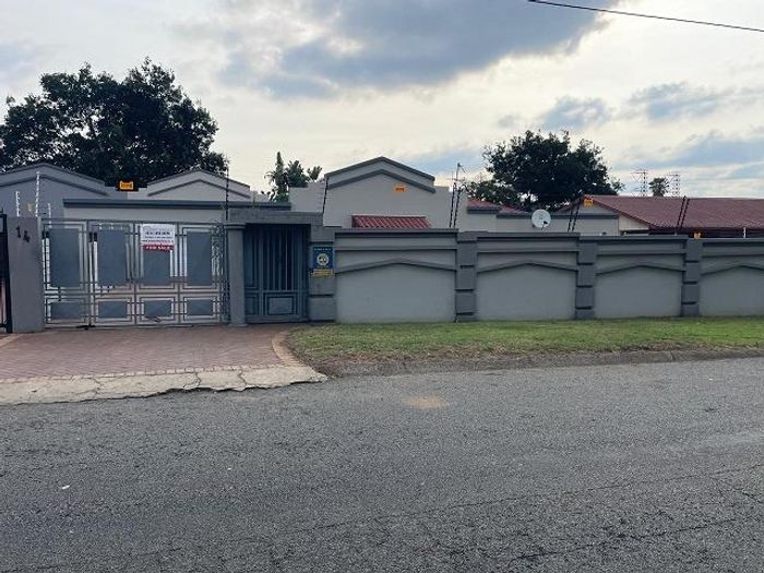 Property #2433056, House For Sale in Klopperpark