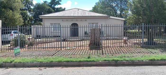 4-Bedroom House with Rental Income and Spacious Yard in Bultfontein Central For Sale