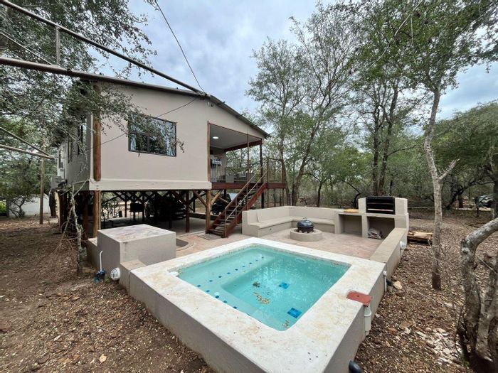 Marloth Park Central House For Sale: 2 beds, splash pool, balcony, wildlife views.