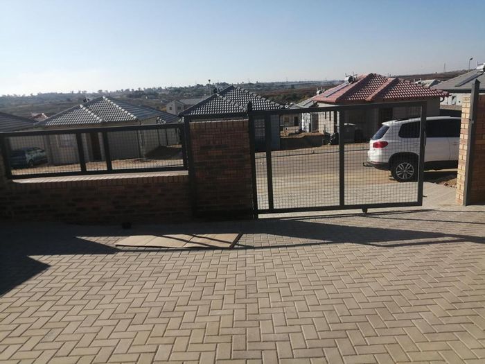 Property #2214991, House rental monthly in Midrand