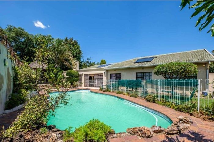 For Sale: House in Oakdene with pool, bar, study, and 4 garages.