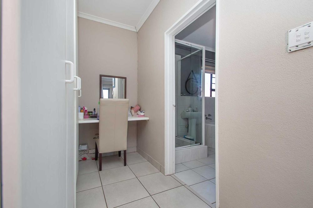 Dressingroom to en-suite