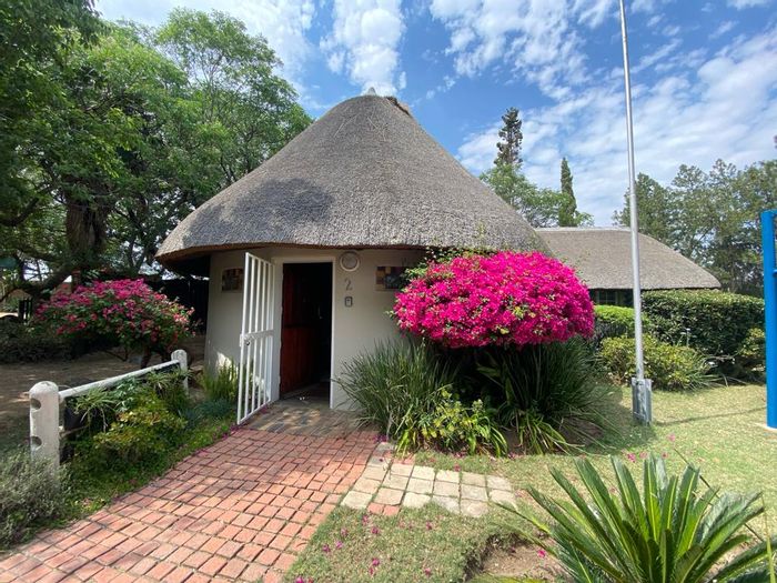 Cottage in Bridle Park AH To Rent: 1 bed, private garden, covered parking.