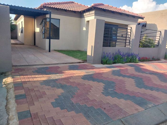 Property #2317274, House Pending Sale in Vosloorus Ext 1