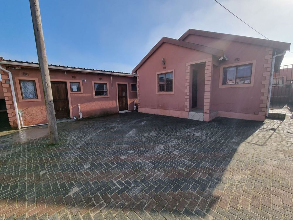 Three bedroom house with seven flats.