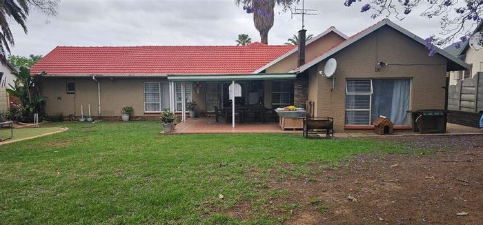 For Sale: House in Van Riebeeck Park with 4 bedrooms, security, and garden.