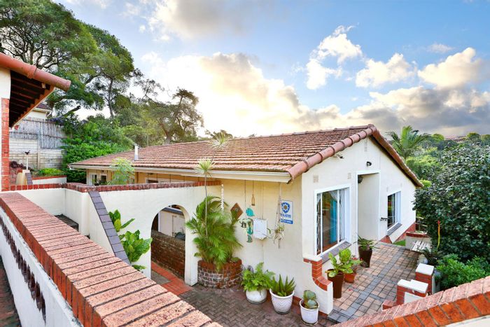 Queensburgh Central House For Sale: 6 bedrooms, pool, cottage, income potential.