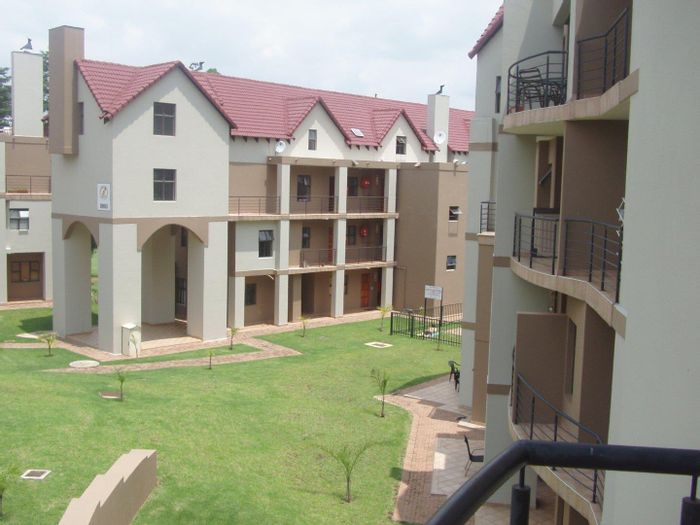 Stylish 2 Bedroom Apartment For Sale, Zwartkop Golf Estate