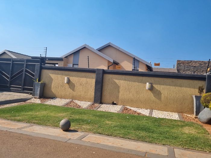 Property #2260653, House for sale in Mamelodi East