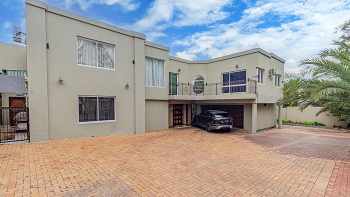 Witkoppen House For Sale: 5 bedrooms, gourmet kitchen, secure estate living.