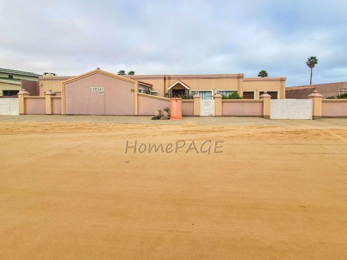 Spacious 3-Bedroom House with Indoor BBQ, Double Garages in Henties Bay Central For Sale