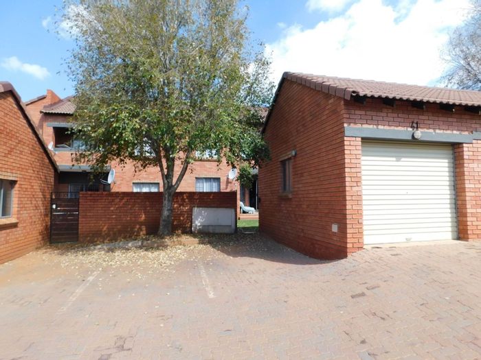 Property #1265585, Townhouse rental monthly in Mooikloof Ridge