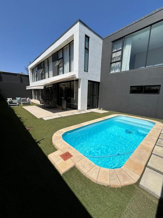 Klein Windhoek House To Rent: 4 Bedrooms, Pool, Cinema Room, Double Garage.