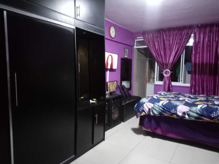 For Sale: Apartment in Durban Central with 2 bedrooms, enclosed balcony, and 24-hour security.