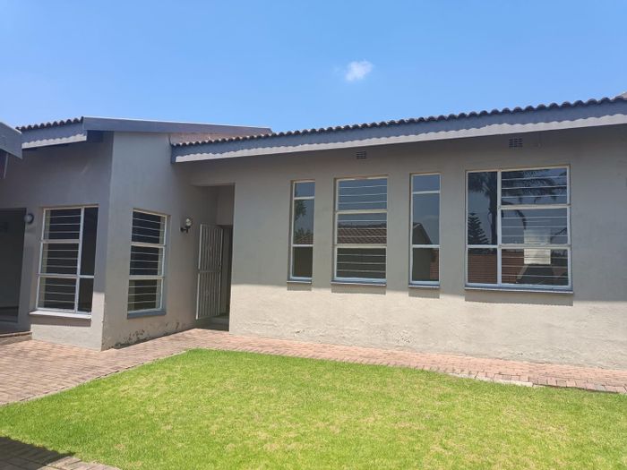 Property #2198818, Townhouse rental monthly in Buccleuch