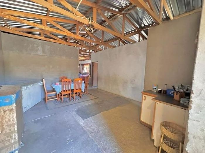 For Sale: House in Okuryangava with 4 bedrooms, spacious kitchen, and parking.