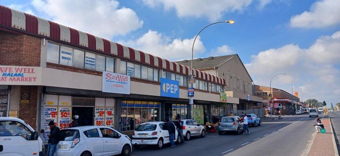 Retail Space To Rent in Elsies River Central – Open Plan with Additional Area Available!