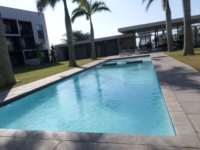 Ballito Central Apartment To Rent: 1 bed, gym, pool, clubhouse, prepaid utilities.