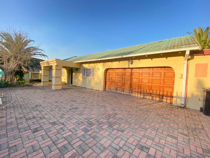 For Sale: Birchleigh North House with 4 Bedrooms, 3 Cottages, and Garages.