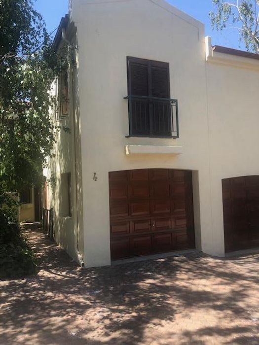 Illovo Townhouse To Rent: 3 en-suite bedrooms, garage, 24-hour security.